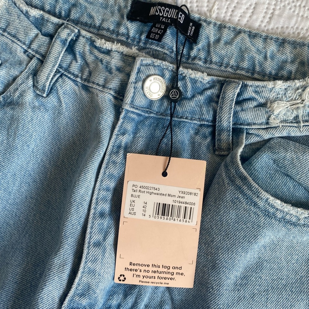 Missguided + High Rise Light Blue Jeans - Picture 3 of 3